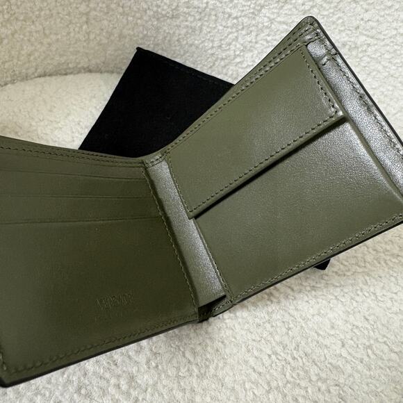 Versace men’s Olive Green Croc-Embossed wallet - Picture 3 of 5